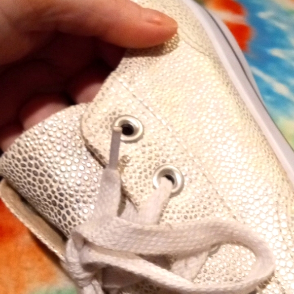 Airwalk women's size 8.5 iridescent sneakers. - Picture 7 of 11